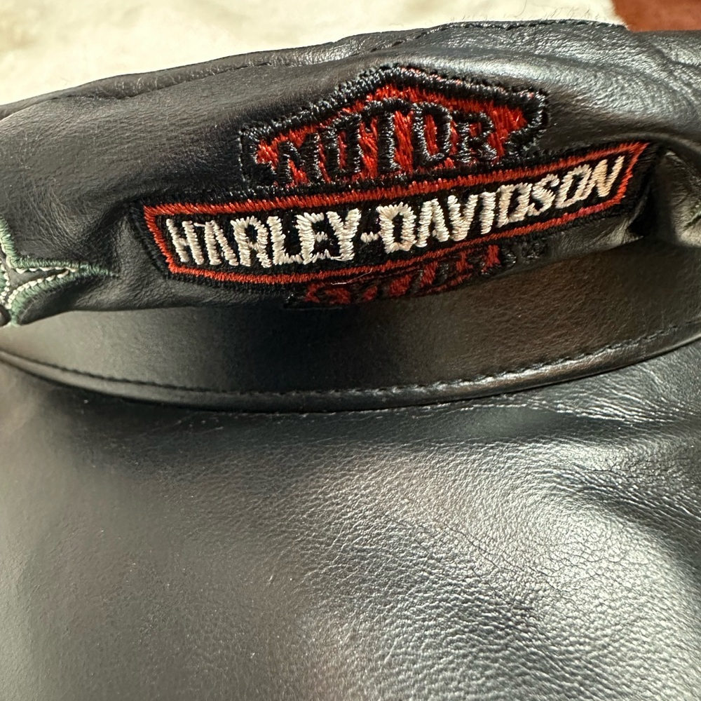 Harley-Davidson Black Womens Leather Cap
( broken brim interior) - Picture 14 of 16